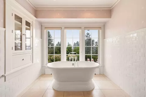 Bath - 615 E 16th Ave, Spokane, WA 99203 photo 2 of 7