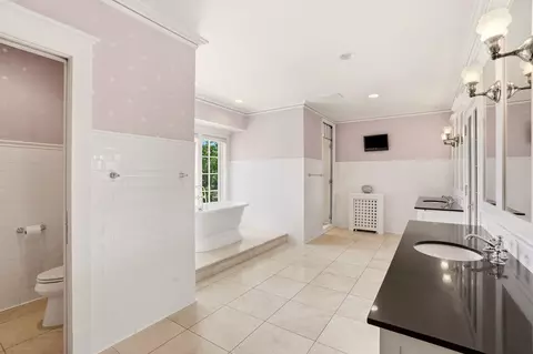 Bath - 615 E 16th Ave, Spokane, WA 99203 photo 3 of 7