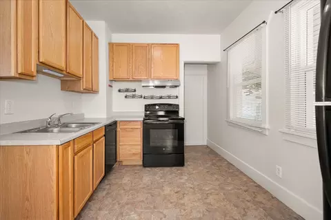 Kitchen - 3908 E 4th Ave, Spokane, WA 99202 photo 2 of 2