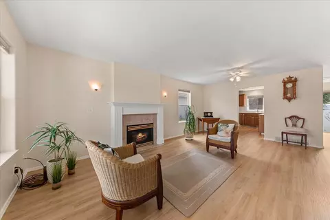 Living - 13716 E 15th Ln, Spokane Valley, WA 99216 photo 3 of 5
