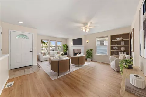 Living - 13716 E 15th Ln, Spokane Valley, WA 99216 photo 2 of 5