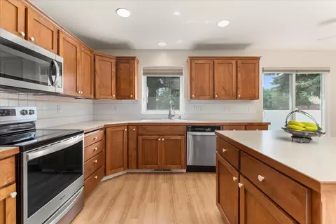 Kitchen - 13716 E 15th Ln, Spokane Valley, WA 99216 photo 4 of 4