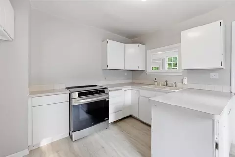 Kitchen - 826 E 34th Ave, Spokane, WA 99203 photo 1 of 2