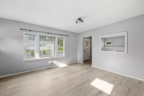 Living - 826 E 34th Ave, Spokane, WA 99203 photo 3 of 4