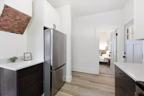 Entry Way - 953 E 9th Ave, Spokane, WA 99202 photo 4 of 7