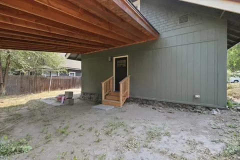 Exterior - 953 E 9th Ave, Spokane, WA 99202 photo 5 of 9
