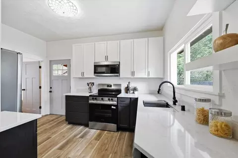 Kitchen - 953 E 9th Ave, Spokane, WA 99202 photo 2 of 4