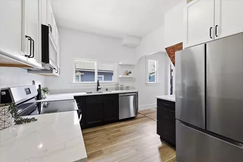 Kitchen - 953 E 9th Ave, Spokane, WA 99202 photo 3 of 4