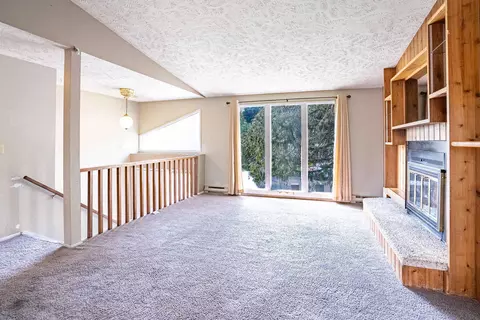 Living - 3003 E 15th Ave, Spokane, WA 99223 photo 2 of 3