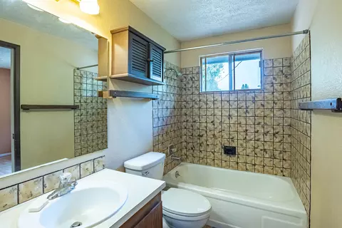 Bath - 3003 E 15th Ave, Spokane, WA 99223 photo 2 of 3