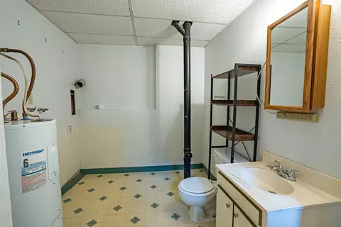 Bath - 3003 E 15th Ave, Spokane, WA 99223 photo 3 of 3