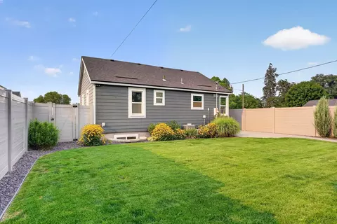 Exterior - 928 E Olympic Ave, Spokane, WA 99207 photo 14 of 17