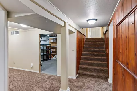 Entry Way - 928 E Olympic Ave, Spokane, WA 99207 photo 5 of 5