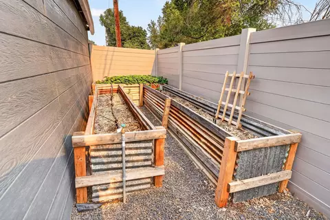 Exterior - 928 E Olympic Ave, Spokane, WA 99207 photo 7 of 17