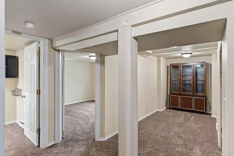 Entry Way - 928 E Olympic Ave, Spokane, WA 99207 photo 2 of 5