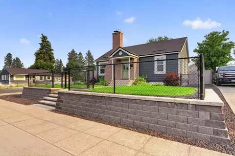 Exterior - 928 E Olympic Ave, Spokane, WA 99207 photo 16 of 17