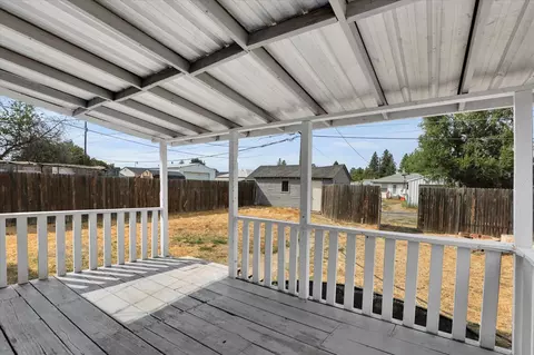 Exterior - 903 E Rowan Ave, Spokane, WA 99216 photo 4 of 6