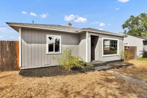 Exterior - 903 E Rowan Ave, Spokane, WA 99216 photo 3 of 6
