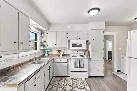 Kitchen - 712 E 9th Ave, Spokane, WA 99202 photo 2 of 3