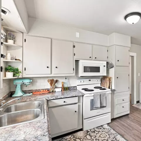 Kitchen - 712 E 9th Ave, Spokane, WA 99202 photo 3 of 3