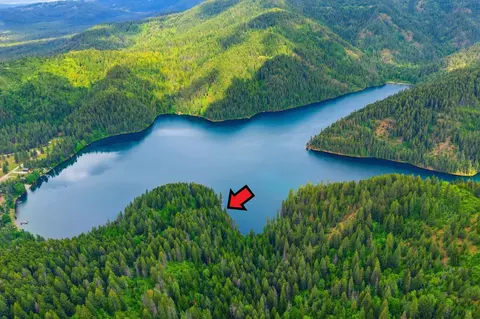 631 Marshall Lake Rd, Newport, WA 99156