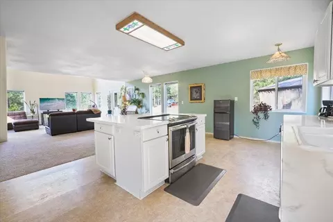 Kitchen - 17312 E Scribner Rd, Spokane, WA 99217 photo 5 of 6
