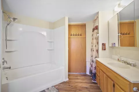 Bath - 17312 E Scribner Rd, Spokane, WA 99217 photo 1 of 2