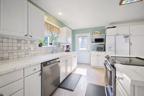 Kitchen - 17312 E Scribner Rd, Spokane, WA 99217 photo 3 of 6