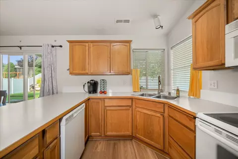 Kitchen - 1415 E Devoe Ave, Spokane, WA 99217 photo 2 of 2