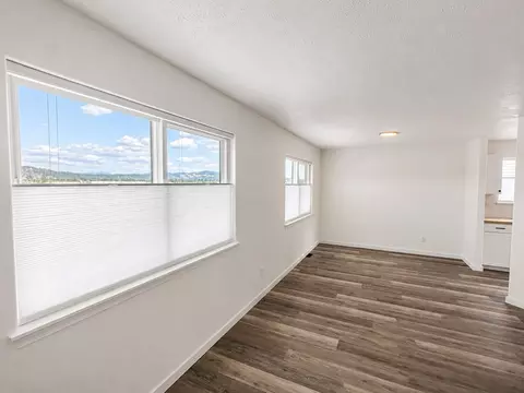 Living - 10611 E Baldwin Ave, Spokane Valley, WA 99206 photo 3 of 6