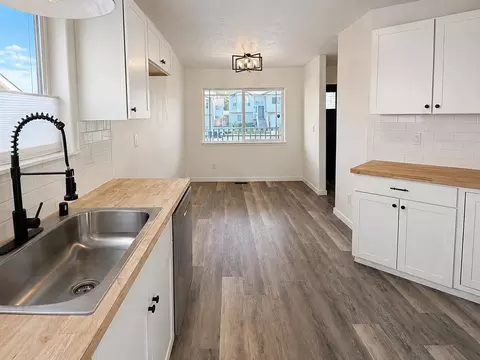 Kitchen - 10611 E Baldwin Ave, Spokane Valley, WA 99206 photo 2 of 5