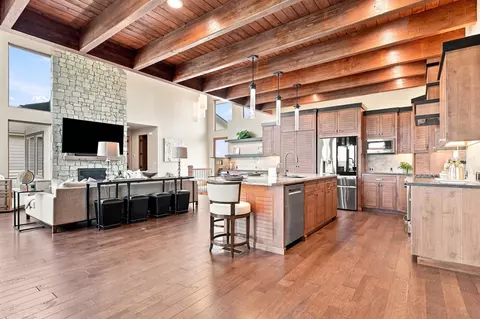 Kitchen - 1201 E Fireside Ln, Spokane, WA 99208 photo 2 of 5