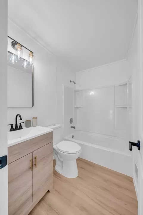 Bath - 1516 E Dalke Ave, Spokane, WA 99208 photo 1 of 1