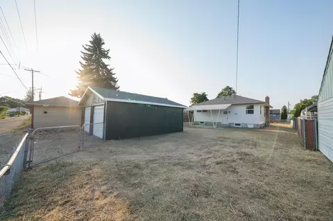 Exterior - 1516 E Dalke Ave, Spokane, WA 99208 photo 7 of 16