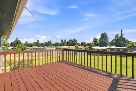 Exterior - 211 E Astor Dr, Spokane, WA 99208 photo 3 of 14