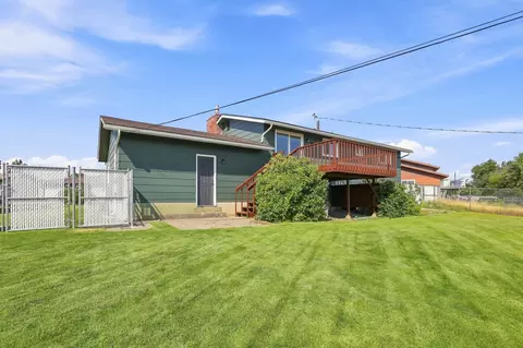 Exterior - 211 E Astor Dr, Spokane, WA 99208 photo 6 of 14