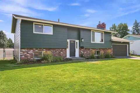 Exterior - 211 E Astor Dr, Spokane, WA 99208 photo 13 of 14
