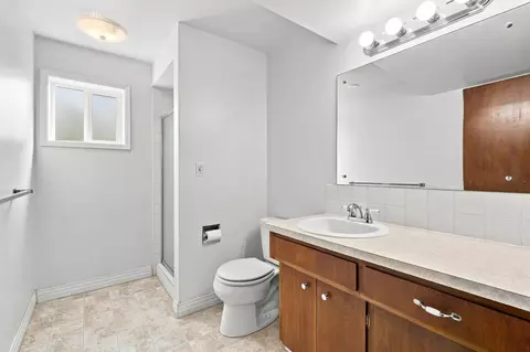 Bath - 211 E Astor Dr, Spokane, WA 99208 photo 2 of 2
