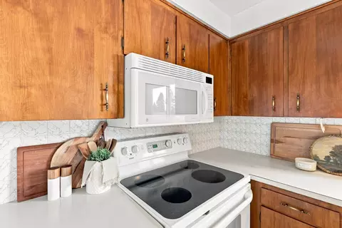 Kitchen - 211 E Astor Dr, Spokane, WA 99208 photo 3 of 5