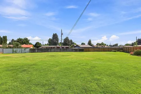 Exterior - 211 E Astor Dr, Spokane, WA 99208 photo 5 of 14