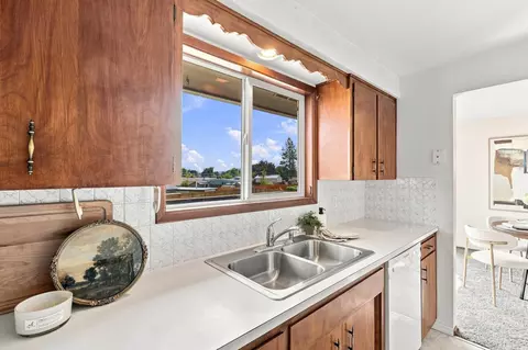 Kitchen - 211 E Astor Dr, Spokane, WA 99208 photo 4 of 5