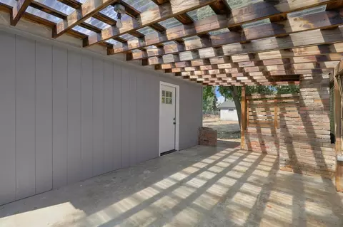 Exterior - 10515 E 10th Ave, Spokane Valley, WA 99206 photo 2 of 11