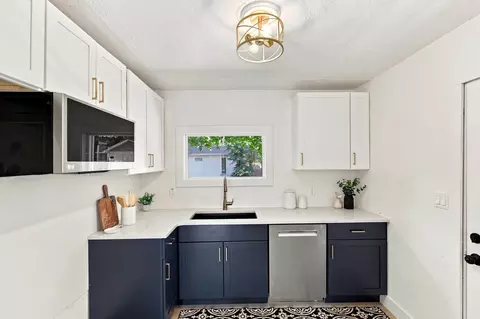 Kitchen - 10515 E 10th Ave, Spokane Valley, WA 99206 photo 1 of 3