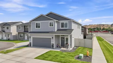 123 S Willamette St, Greenacres, WA 99016