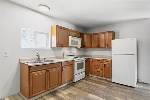 Kitchen - 2929 E Jackson Ave, Spokane, WA 99207 photo 2 of 2