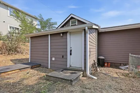 Exterior - 2929 E Jackson Ave, Spokane, WA 99207 photo 3 of 5