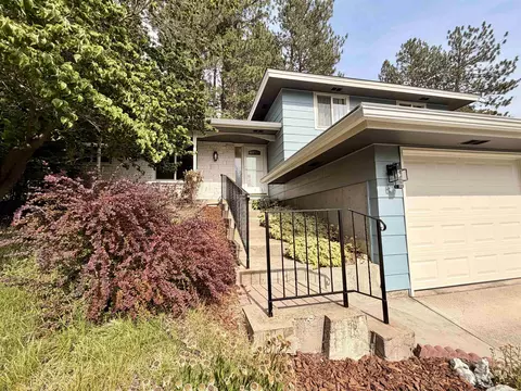 9924 N Woodridge Dr, Spokane, WA 99208