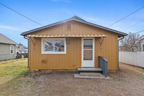 Exterior - 917 E Longfellow Ave, Spokane, WA 99207 photo 8 of 10