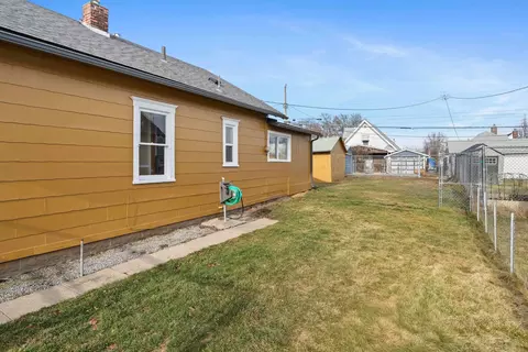 Exterior - 917 E Longfellow Ave, Spokane, WA 99207 photo 4 of 10