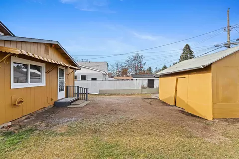Exterior - 917 E Longfellow Ave, Spokane, WA 99207 photo 6 of 10